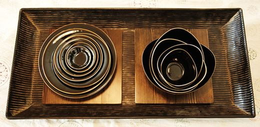박 대표가 즐겨 찾는 베이징의 디자인 숍에서 구입한 그릇들. 겹쳐 있는 모습이 마치 꽃 봉우리 같다.