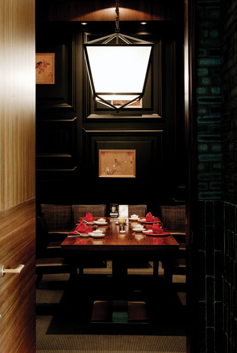 서울 팔래스호텔 12층에 위치한 서궁은 중국전통 베이징요리와 쓰촨·난징·광둥요리를 한국인의 입맛에 맞게 재해석한 음식을 선보인다.