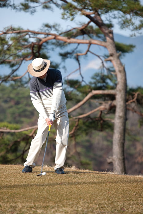 [GOLF LESSON] 트러블 상황서 빛나는 하이브리드 클럽