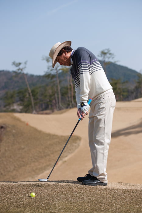 [GOLF LESSON] 트러블 상황서 빛나는 하이브리드 클럽