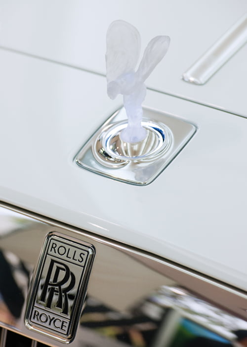 한국 고객들은 프라이빗을 중시해요. 화려한 외관보다는 내부에서 절제된 풍요로움을 만끽하는 것을 좋아합니다.