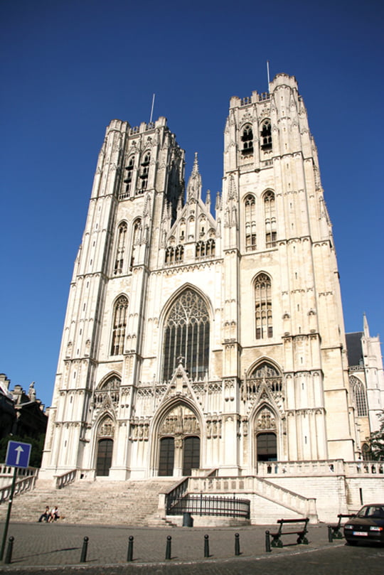 고딕 양식의 70m짜리 첨탑이 돋보이는 ‘세인트 미셸 구들라 성당’