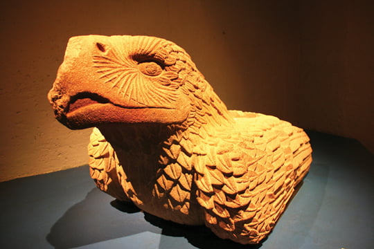 독수리는 아즈테카의 상징이다. 현재 멕시코 국기에도 뱀을 잡은 채로 날아오르는 독수리가 그려져 있다.