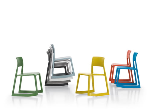 에드워드 바버(Edward Barber)와 제이 오스거비(Jay Osgerby)가 디자인한 팁 톤 체어(Tip Ton Chair). 인체공학적인 디자인이 특징이다.