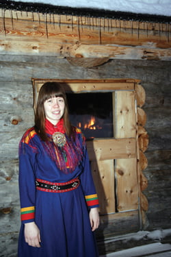 라플란드의 소수민족인 사미족. 사미족은 21세기에도 전통 의상을 입고 자신들의 풍속을 지키며 생활하고 있다.