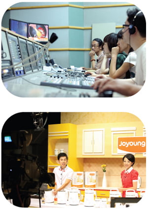 박흥렬 사장은 중국 내 최초로 홈쇼핑 생방송을 시도했다. 사진은 CNR홈쇼핑 TV 스튜디오와 주조정실(맨 위).