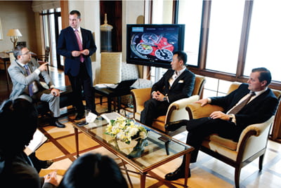 이번 방한에는 스위스 본사와 일본, 싱가포르의 임원들이 동행했다.
