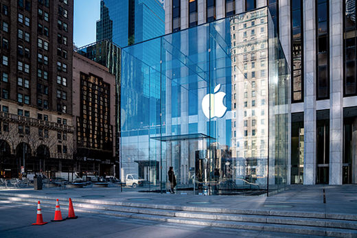 <YONHAP PHOTO-1127> NEW YORK, NY - MARCH 14: Apple's flagship 5th Avenue store is nearly empty on March 12, 2020 in New York City. Many New Yorkers are heeding the advice of officials after the state banned large gatherings of 500 people or more and recommended practicing "social distancing" during the COVID-19 pandemic.   David Dee Delgado/Getty Images/AFP
== FOR NEWSPAPERS, INTERNET, TELCOS & TELEVISION USE ONLY ==/2020-03-15 05:45:09/
<쩔?쩔??굿ヂ욋?? 짰? 1980-2020 짖詮?첩짢짬??짜?ノ⒱?? ?쨈짜? 쩔쨍쩔? 쩔?????? 짹?봔￠?.>