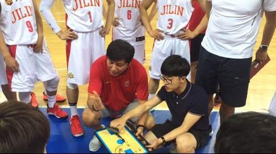 '만리장성' 중국에서 농구 유망주들 지도하는 김용식 감독