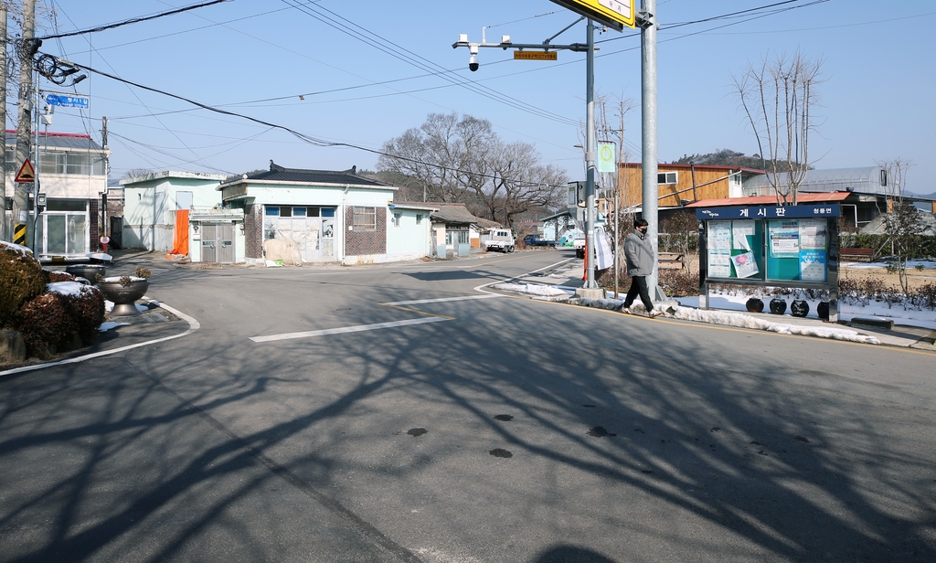 [인구재앙] ③ [르포] '과자 봉지 변색할까' 신문지 덮어둔 시골상점(끝)