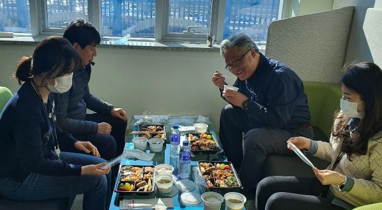 "질병관리청 힘내세요"…김영록 전남지사 '희망 도시락' 전달