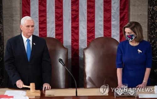 '초반부터 격론' 험난한 바이든 인증…시위대 난입으로 중단