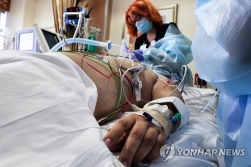 미국 코로나 사망자·입원환자 또 최고치…확진자도 두번째 최다