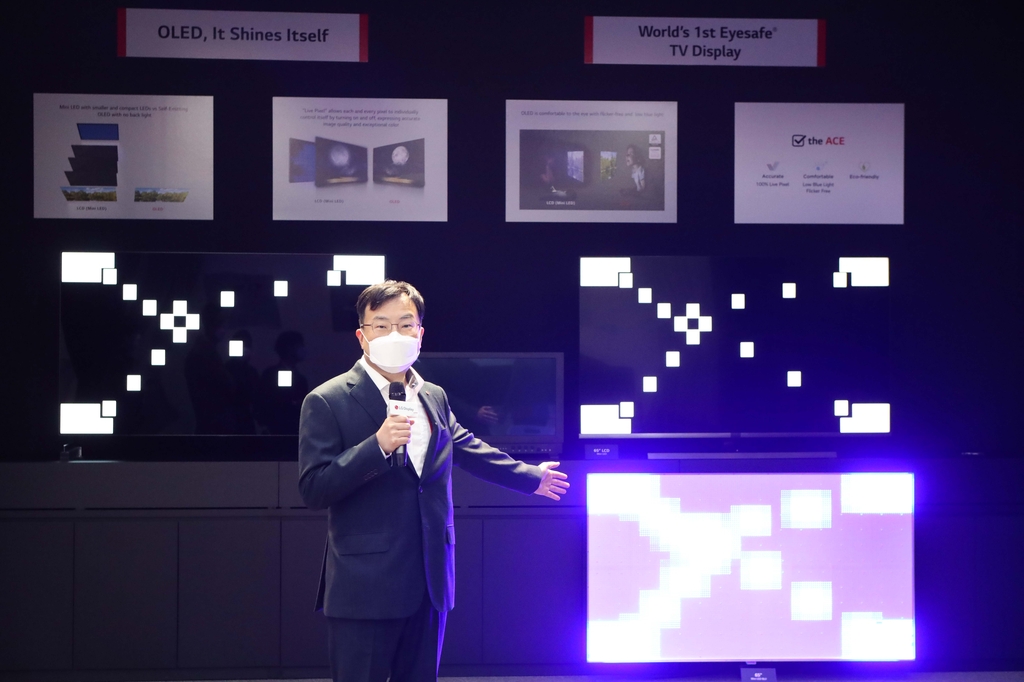 CES 2021서 OLED 뽐낸 LGD…'미니 LED TV'와 비교 테스트도