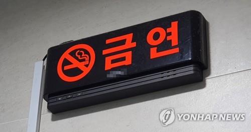 '담배 때문에'…코로나 격리 병사, 3층서 탈출하다 떨어져 다쳐