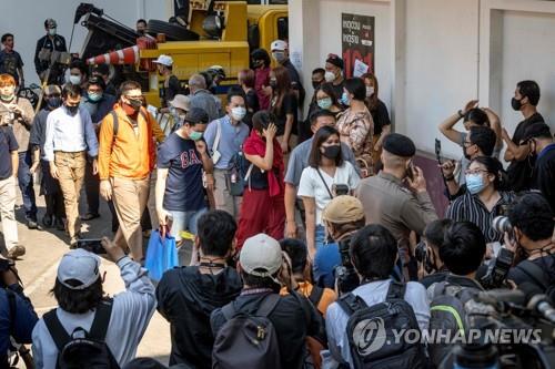 "코로나로 올 중반까지 시위 어려워"…왕실모독죄 적용은 확산(종합)