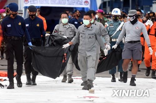 인니 추락기 희생자 6명 신원 확인…조종실 녹음장치 찾아야