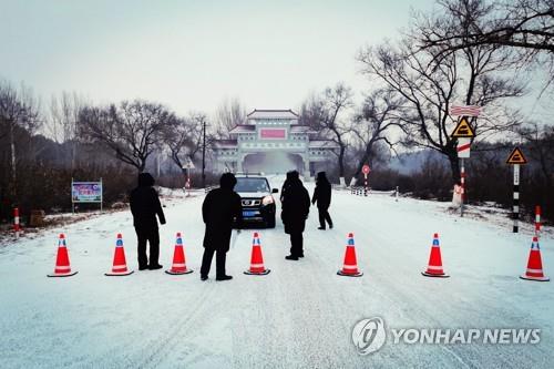 중국 8개월만에 코로나 사망자…스자좡 격리시설 긴급건설(종합)