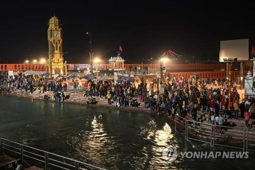 코로나19에도 인도 대규모 힌두축제…인파 운집 감염 우려