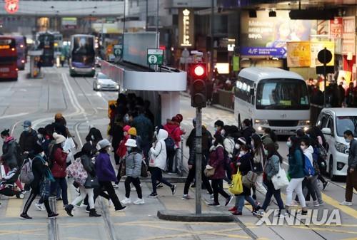 "홍콩인들 영국 이주로 올해 홍콩서 40조원 유출 전망"