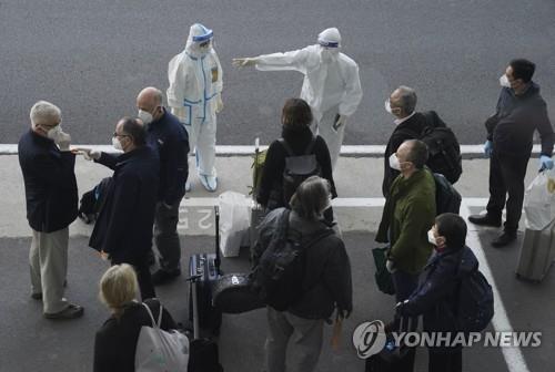 '바이러스 유출' 지목된 中연구원 "숙주 밍크일 가능성도"