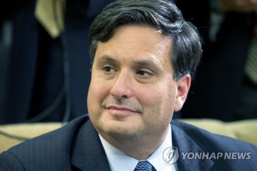 파우치 "수주내 백신 추가승인…100일내 미국 1억명 접종 가능"