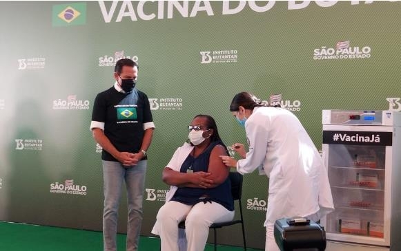 브라질, 아스트라제네카·시노백 백신 승인…상파울루서 첫접종(종합)