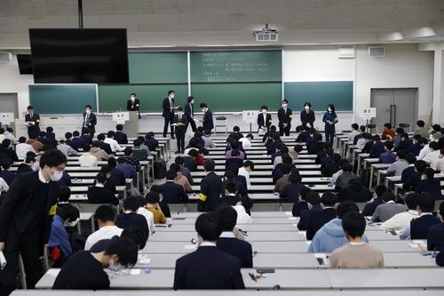 日 대입 고사장서 '코 노출' 마스크 착용 수험생 실격 처분