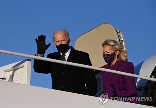 바이든, 취임 하루 앞 워싱턴 입성…터전 델라웨어 떠나며 눈물