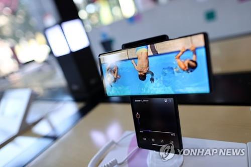 '초콜릿폰 영광' LG 모바일, 스마트폰 부진 끝에 존폐 위기