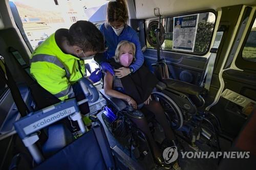 "시골 마을로 찾아갑니다" 스페인, 이동식 백신 접종센터 도입