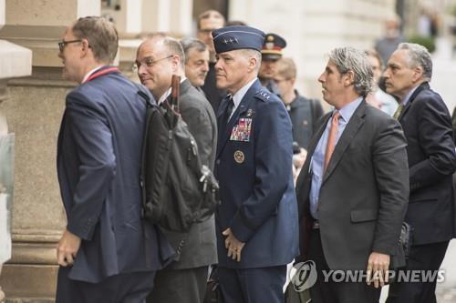 바이든, 미·러 핵무기감축협정 5년 연장 추진…"러도 지지할듯"