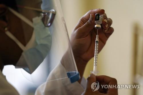 "남아공 코로나 변이 바이러스에 기존백신 안들을 수도"