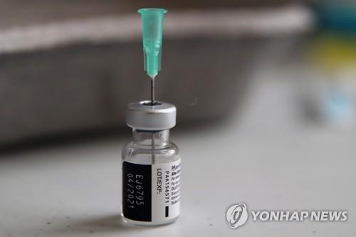 "남아공 코로나 변이 바이러스에 기존백신 안들을 수도"