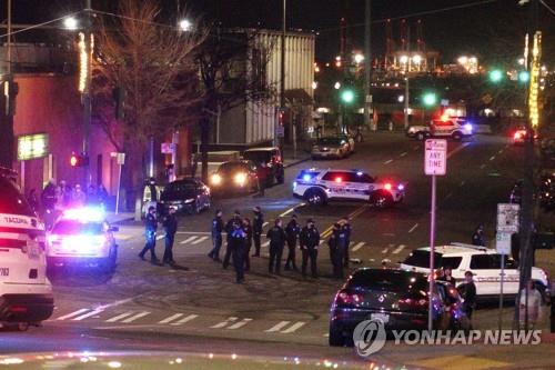 미 워싱턴주서 경찰차가 군중 향해 돌진…1명 병원서 치료