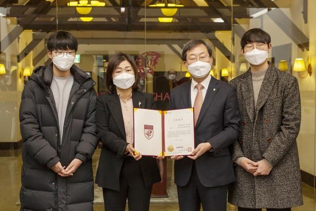 故 임세원 교수 유가족·동기회, 고대의료원에 2억원 전달