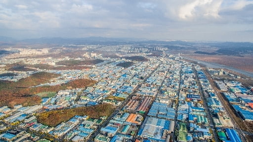 지난해 산업생산 0.8%↓…2000년 이후 첫 감소