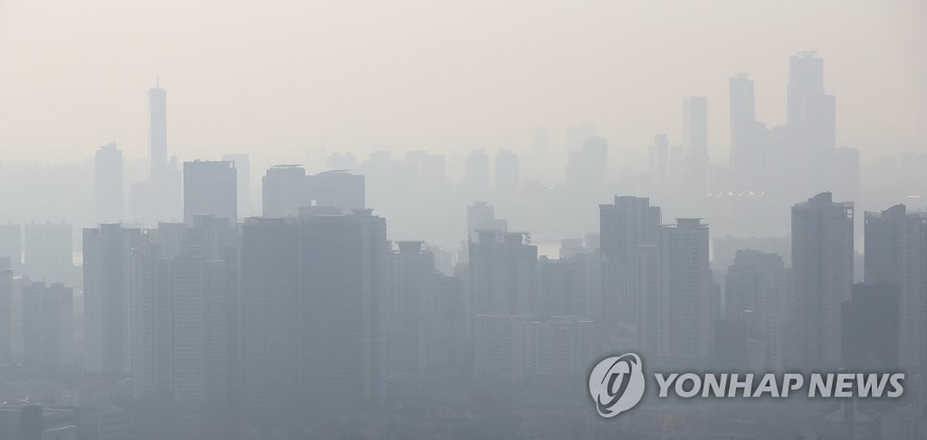 "초미세먼지, 코로나19 감염 높일 수 있다"