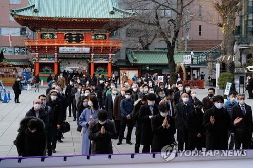 日 스가 "도쿄 등 4개 지역 긴급사태 발령 검토"