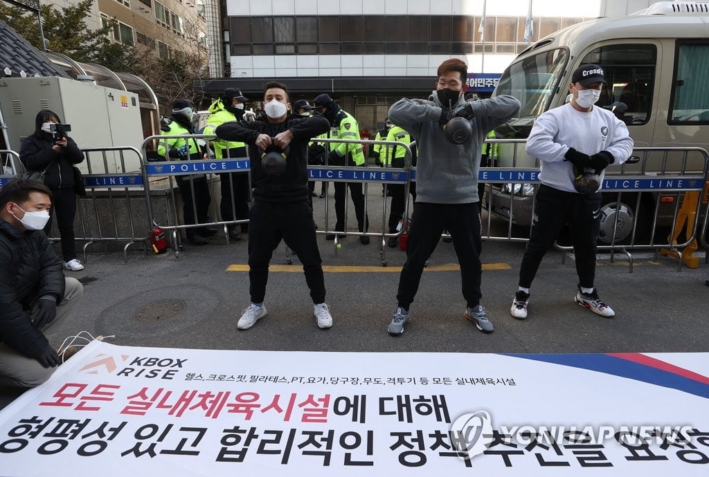 "왜 우리만"…헬스장·유흥시설, 집단행동 확산 움직임