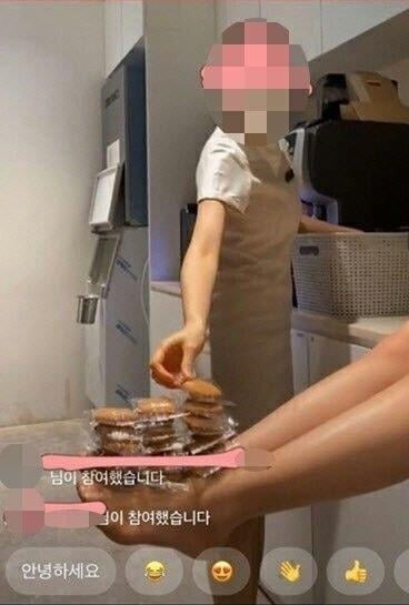 `고객용 마카롱 발에 올리면서 장난`…갤러리아 광교 라운지 운영중단