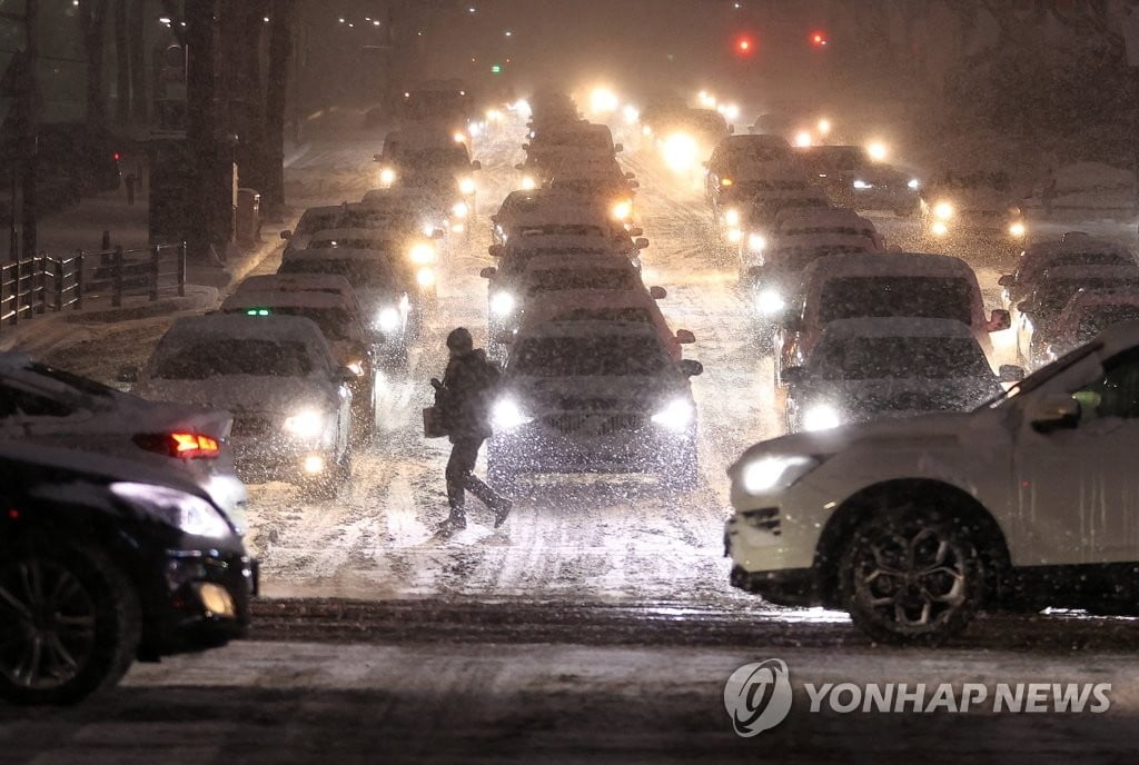 눈·눈·눈…서울시, 7일 출근길 지하철·버스 늘린다