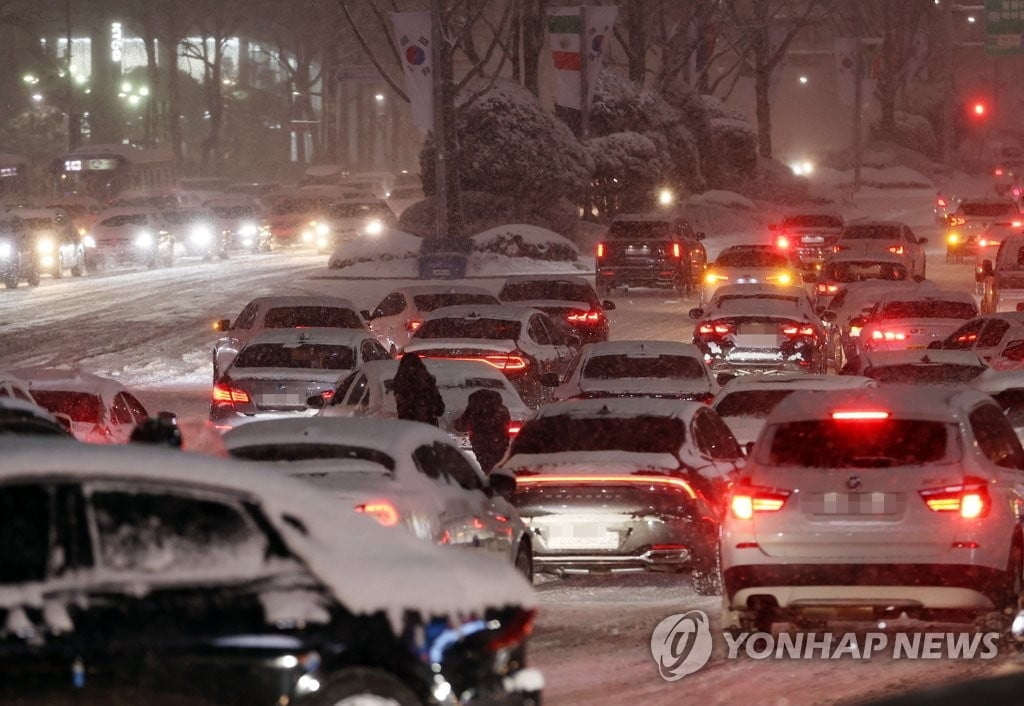 서울·인천·경기·충남 큰 눈…고단한 퇴근길 예고