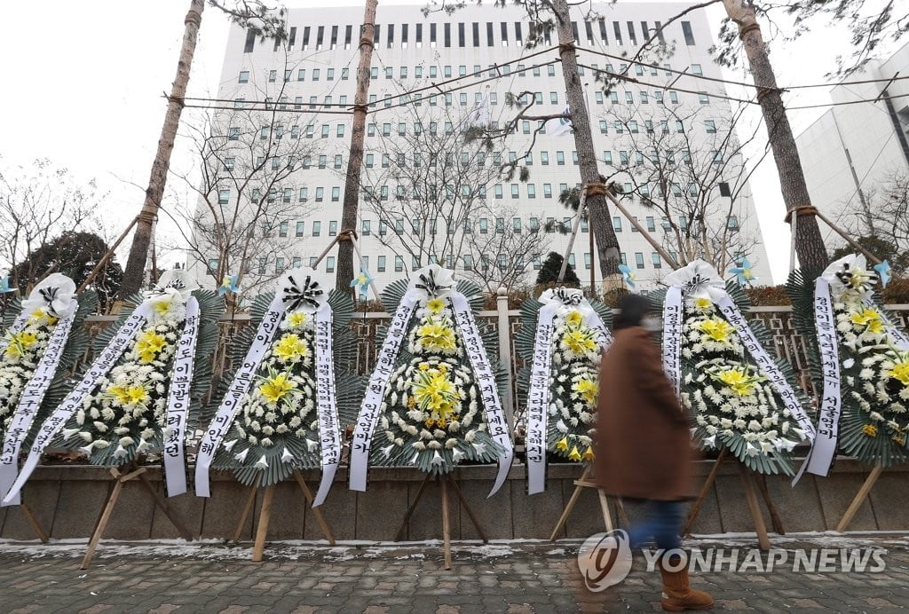 `정인이 사건` 오늘 재판 관건은 살인죄…방청 경쟁률 16대 1