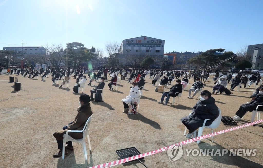 부산 일부 교회, 폐쇄 명령 반발 "예배는 헌법상 기본권"