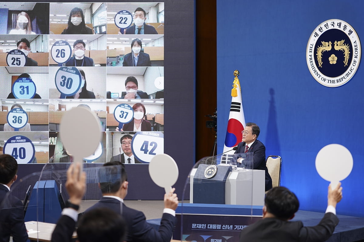 문 대통령 지지율 급반등…8주 만에 40%대 회복 [리얼미터]