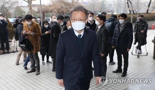 권칠승 중기부 장관 후보자 "자영업 손실보상제 도입 필요...논쟁은 많을 것"