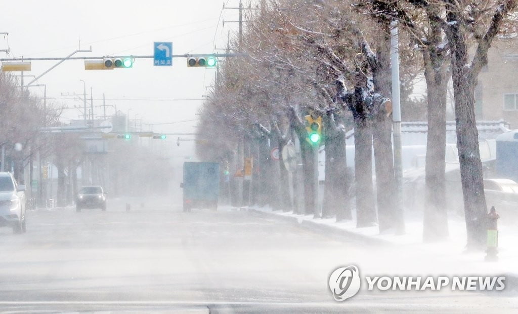 다시 겨울 한파로 기온 `뚝`…태풍급 돌풍과 함께 눈 예보