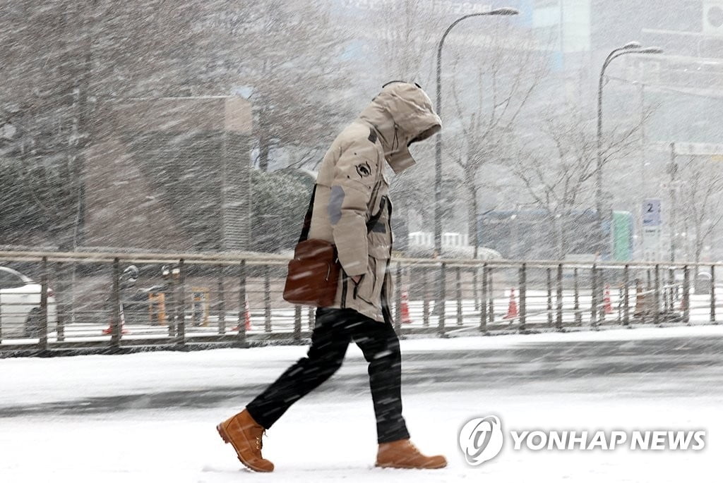 내일 아침 최저기온 영하 17도…강풍에 눈까지