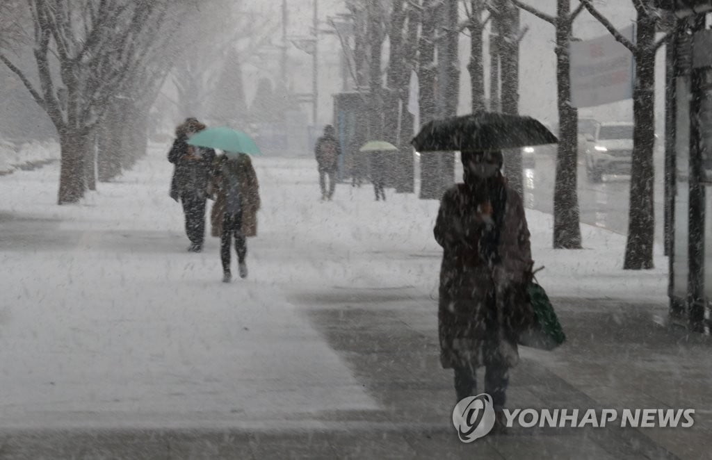 아침 한파에 눈 펑펑…낮부터 차차 풀려